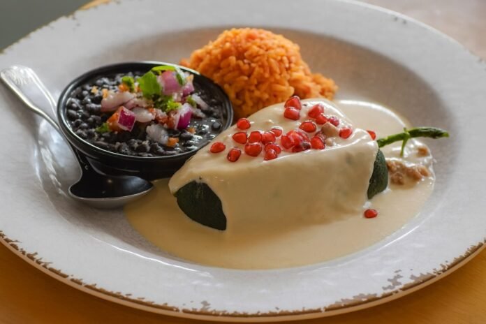 lola's chile en nogada