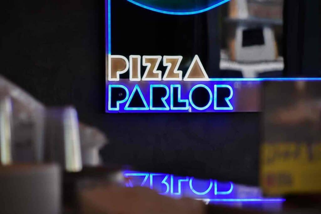 Pizza Parlor LB