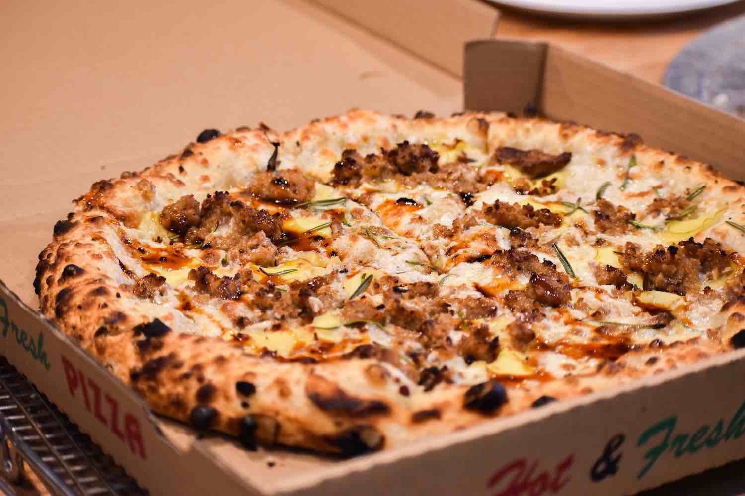 Pizza Parlor LB