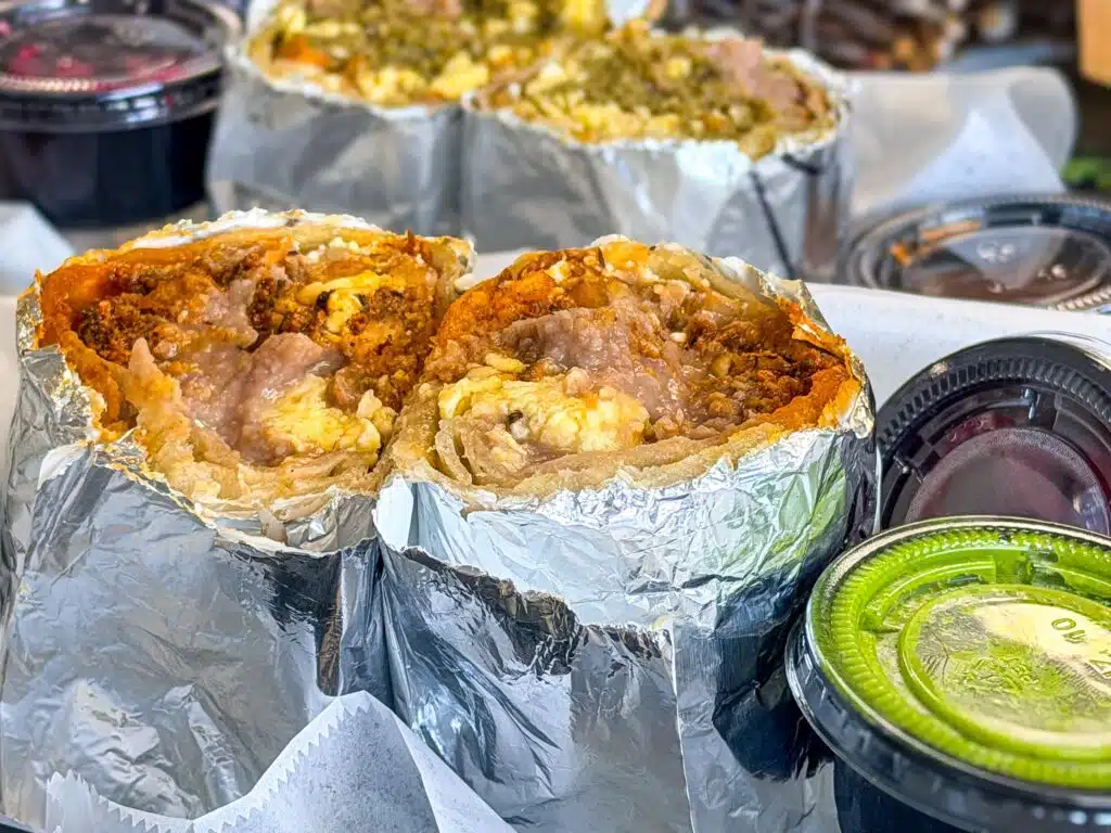 masa y taza Long Beach