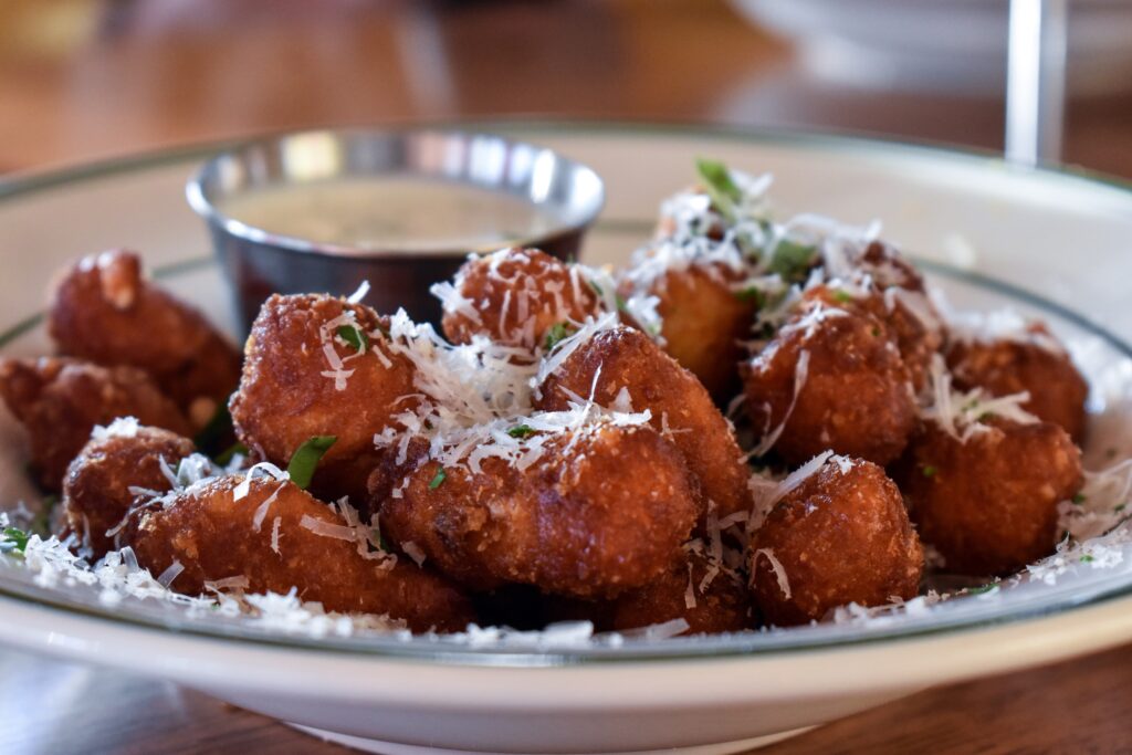 mooney's pizza tavern Long Beach