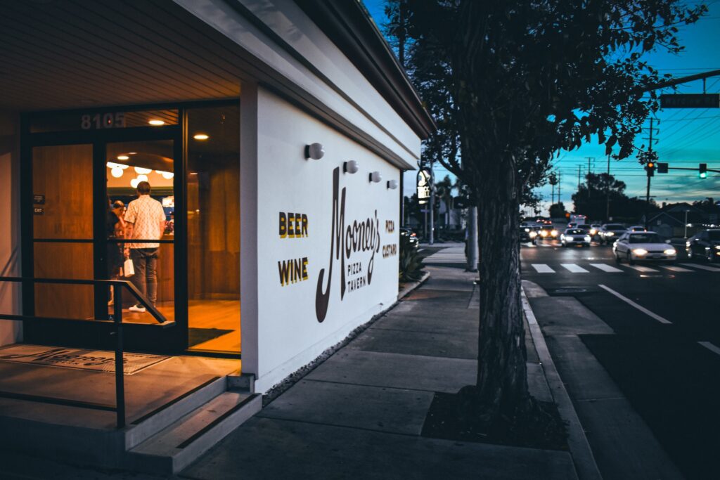 mooney's pizza tavern Long Beach