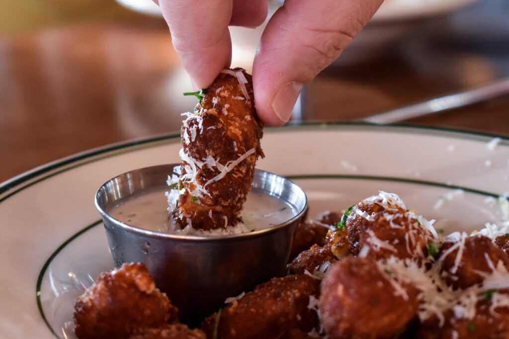 mooney's pizza tavern Long Beach