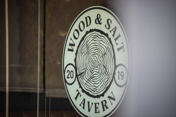 wood & salt tavern long beach bixby knolls